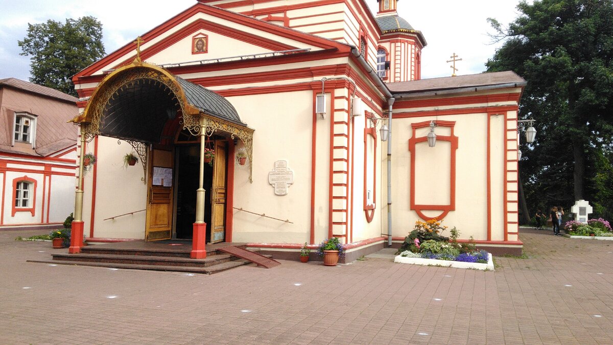 Москва. Крестовоздвиженский храм в Алтуфьево