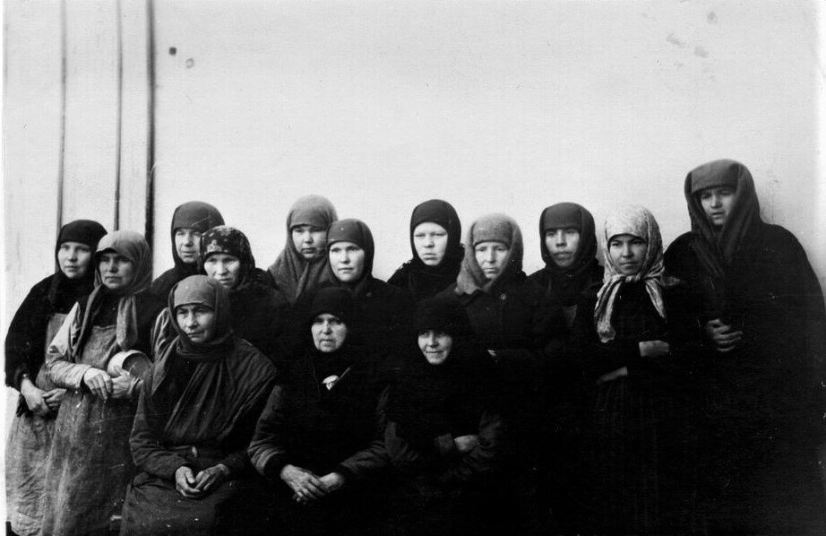 Монахини из Дубчинских скитов, арестованные в 1951 году органами НКВД. Красноярск, 1951 год.