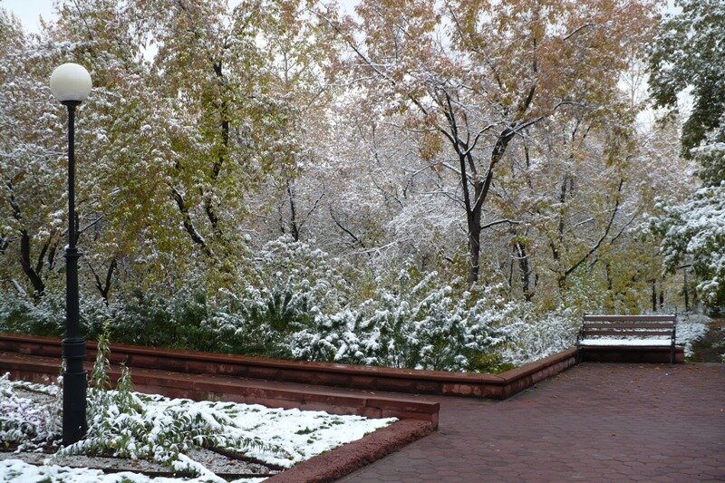Первый снег в Сатке. Фото Натальи Окороковой