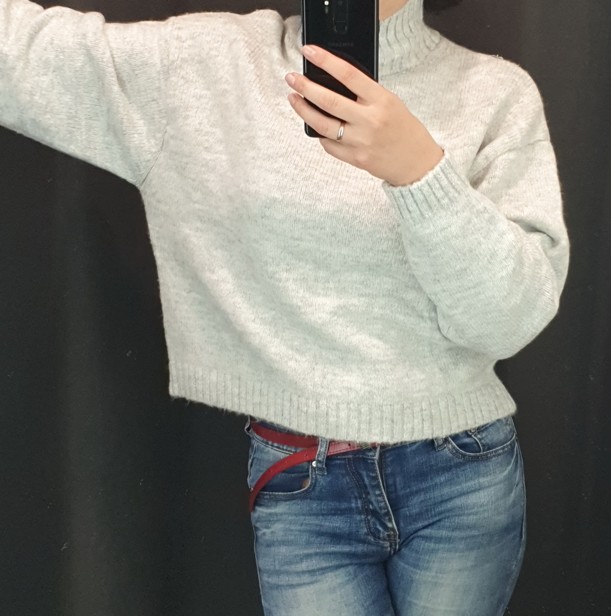 Серый цвет.