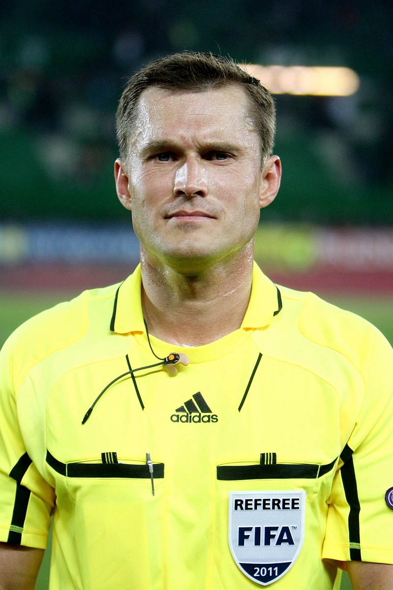 Владислав Безбородов  судья матча .