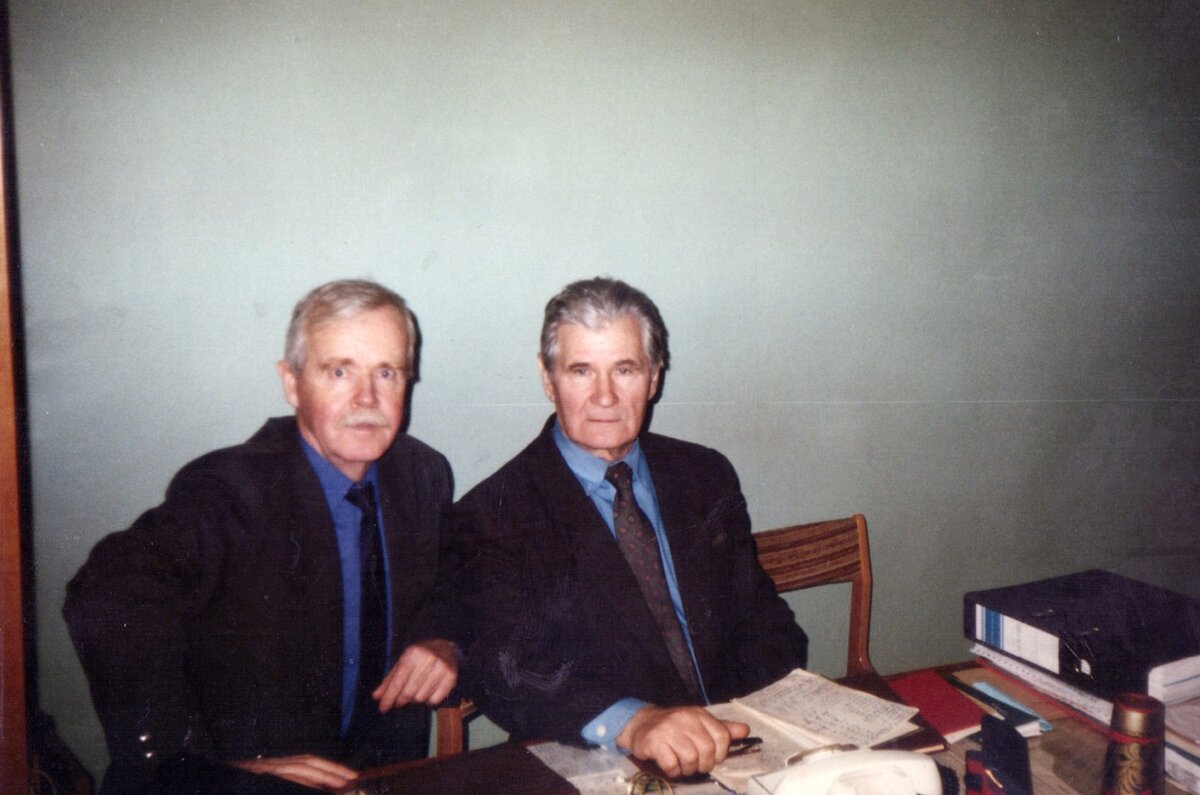 Л.А. Китаев-Смык и А.М. Клочков в 1994 году.