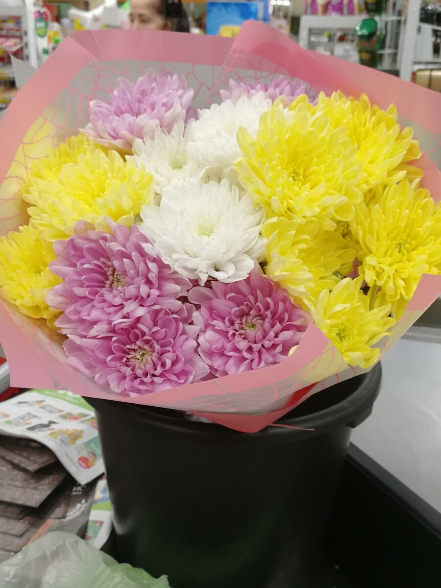 Недорогой букет в Пятерочке - 399 рублей