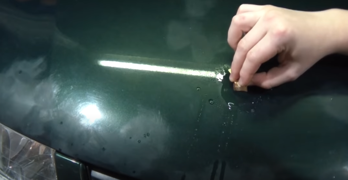 Как самому подкрасить сколы на авто: пошаговая инструкция