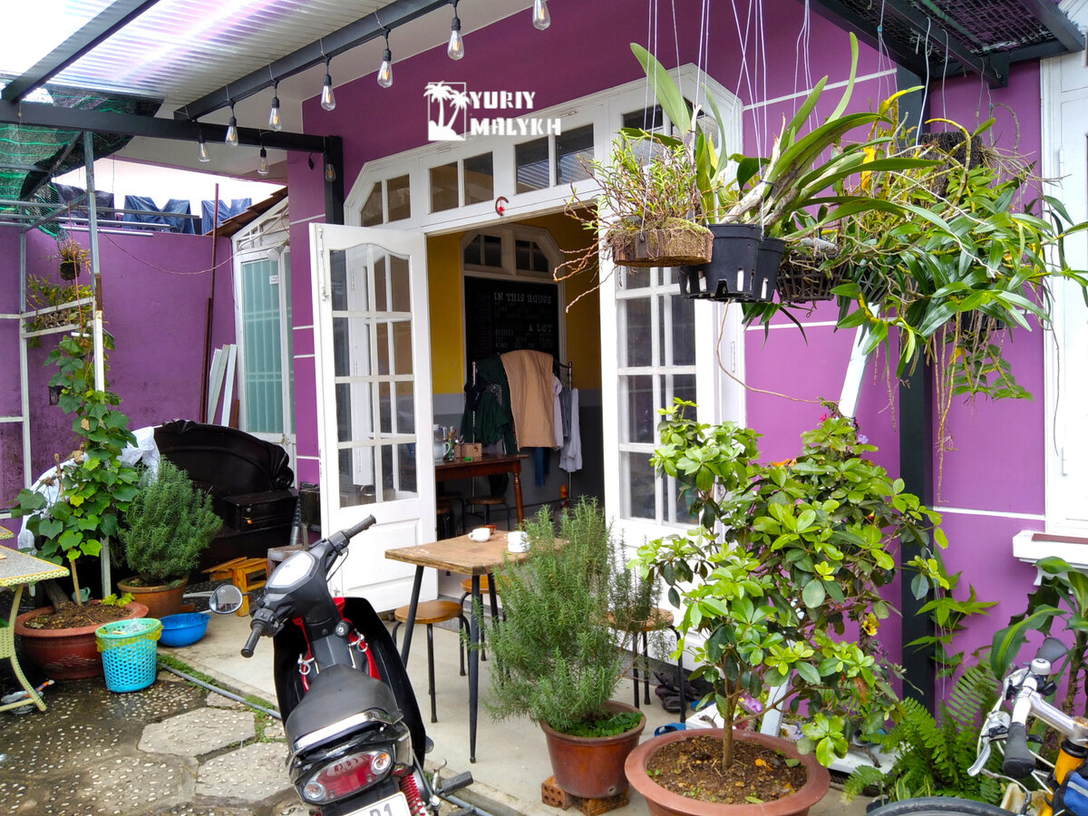 Вход в гостевую часть дома