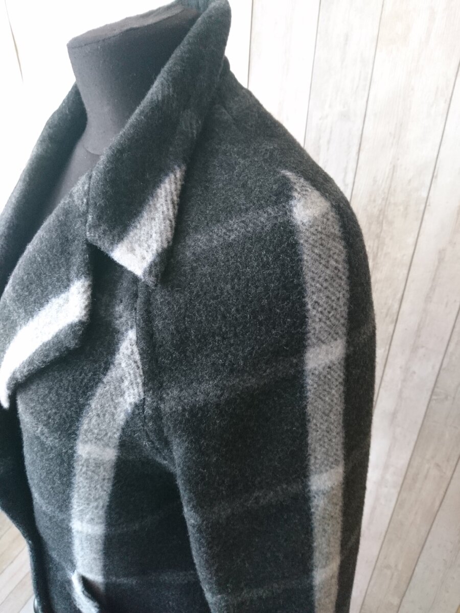 Эта ткань требует безграничного терпения и любви к ручной работе.