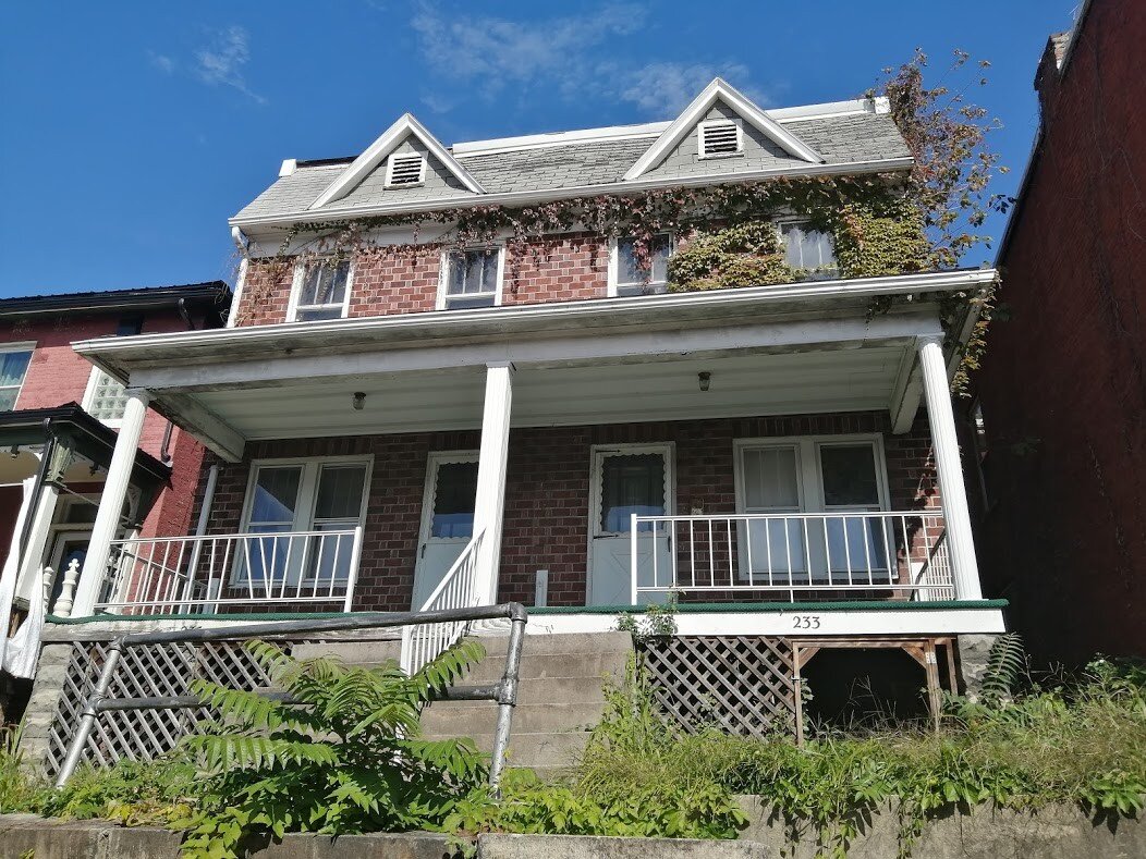 стоимость 10к. Дом на две семьи в американской горной глубинке. 