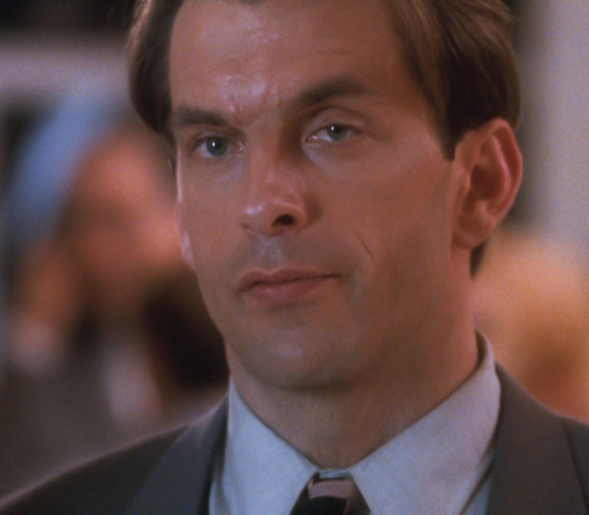 кадр из фильма «Телохранитель», 1992 год. Актер Томас Арана в роли Грега Портмана