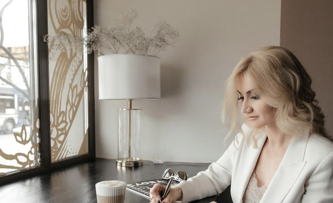 Полезные СЕРВИСЫ для тех, кто ведет учет САМОСТОЯТЕЛЬНО:

Налоговые сервисы:
⠀
1️⃣Проверить, нет ли  блокировки на счете service.nalog.ru/bi.do

2️⃣Узнать реквизиты инспекции service.nalog.ru/addrno.do

3️⃣Узнать данные из ЕГРЮЛ /ЕГРИП pb.nalog.ru

4️⃣Проверить ставки и льготы по имущественным налогам nalog.ru/rn77/service/tax

5️⃣Рассчитать стоимость патента patent.nalog.ru

6️⃣Узнать ИНН service.nalog.ru/inn.do

7️⃣Подать документы на :
Регистрацию ИП – по ЭЦП
или смену ОКВЭД
https://service.nalog.ru/gosreg/

8️⃣Закрыть ИП без ЭЦП
https://service.nalog.ru/gosreg/

Прочие сервисы :

9️⃣Проверить контрагента на процедуру банкротства bankrot.fedresurs.ru

🔟Проверить, нет ли у контрагента долгов, которые передали приставам fssprus.ru

1️⃣1️⃣Подобрать организацию, которая вправе провести спецоценку akot.rosmintrud.ru/sout/
organizations

1️⃣2️⃣Узнать, входит ли недвижимость в кадастровый перечень rosreestr.net

1️⃣3️⃣Проверить судебные дела kad.arbitr.ru 

Буду признательна, если в комментариях посоветуете мне приложения, которыми пользуетесь вы.☂️#бухгалтерия #бухгалтер #бухгалтерские услуги #бухучет 