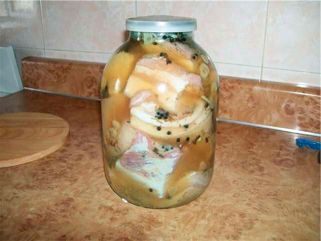 Сало в тузлуке. Источник: яндекс картинки.