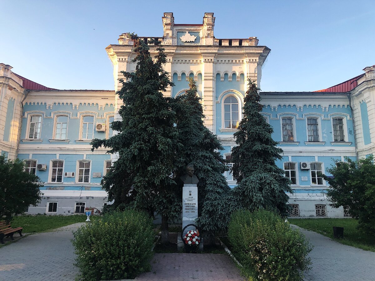 Так выглядит здание "второго мавзолея Ленина". Сейчас это главный корпус Аграрного университета Северного Зауралья