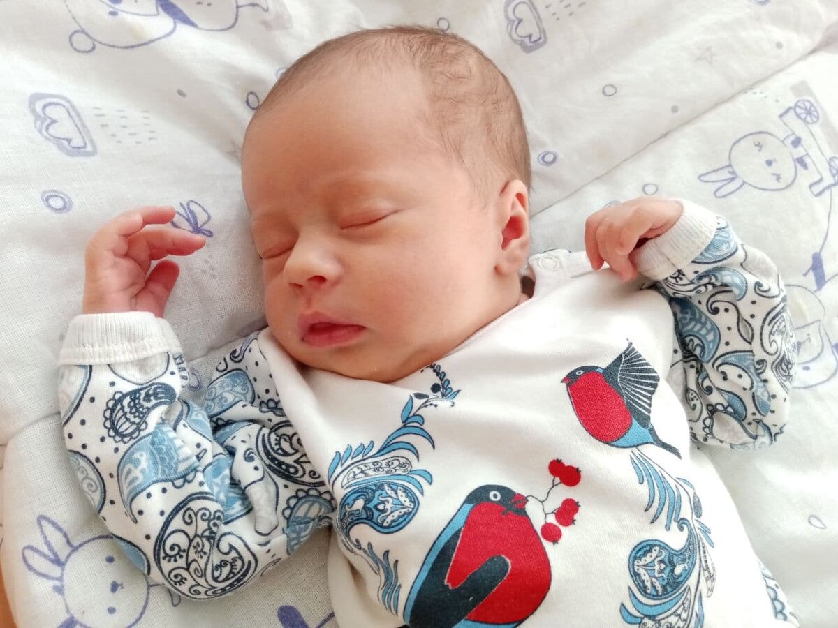 Наша малышка в той самой кофточке. Лето прошлого года