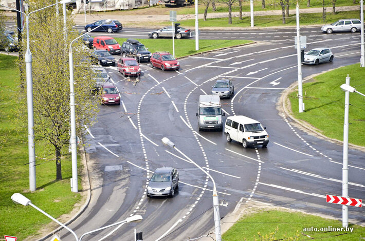 Канализирование движения - выделение для каждого из направлений движения отдельных полос, так называемых «каналов», которые отделялись друг от друга разметкой или бортовым камнем