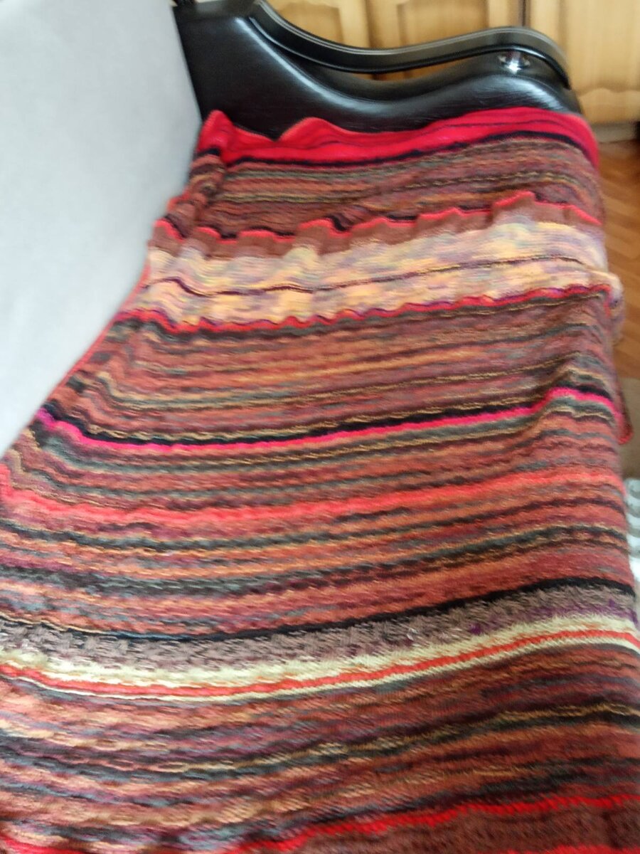 Плед из полушерсти, связанный на спицах.