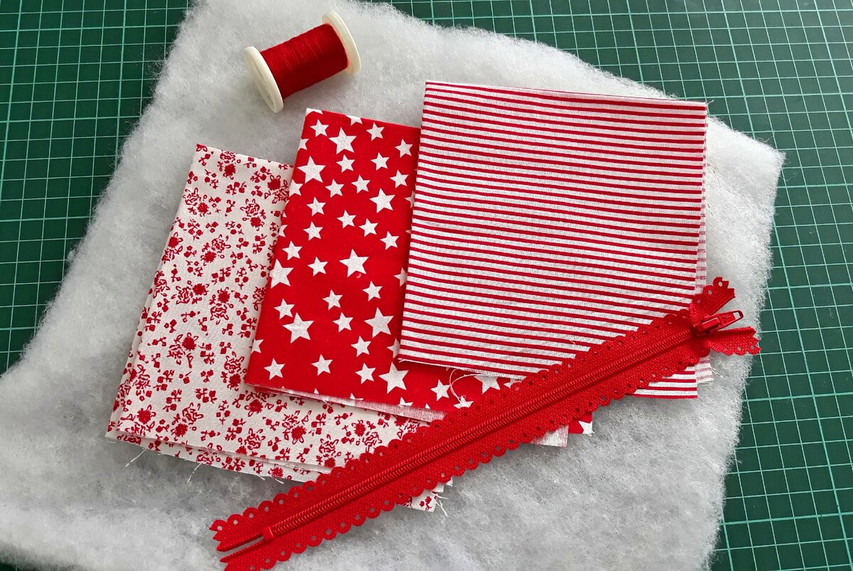 Это всё, что потребовалось для работы. Ну и немного времени и терпения на потайные швы)))