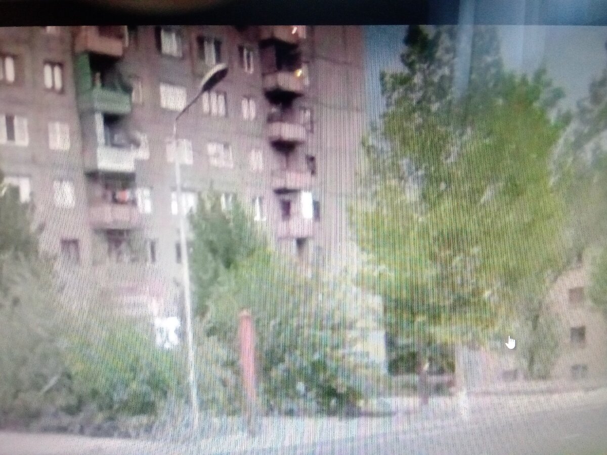      Именно в этом доме военного городка в Тбилиси на Московском проспекте 36 жил невезунчик К. Справка от дома въезд в городок . Вид со стороны Московского проспекта от трамвайных путей . Фотография использована из открытых источников Яндекса 