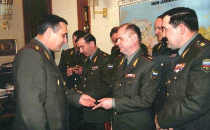 Специалисты в/ч 10003. Изображение: litlife.club