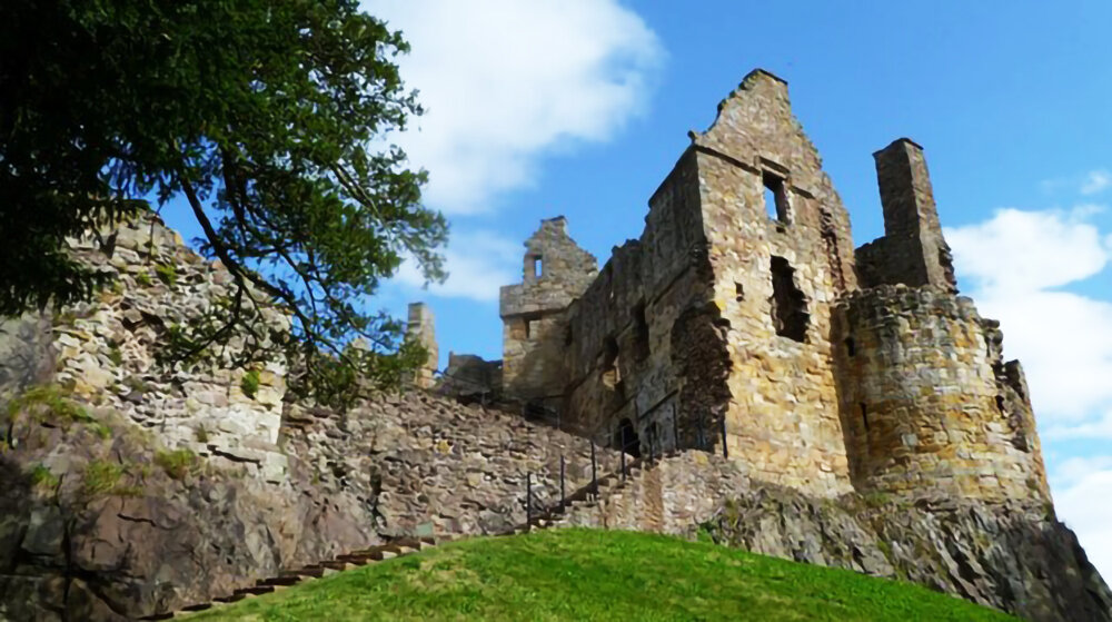 Замок Понтефракт, как и Миддлхэм, ныне лежит в руинах. Но и сегодня можно по-достоинству оценить эту грандиозную цитадель