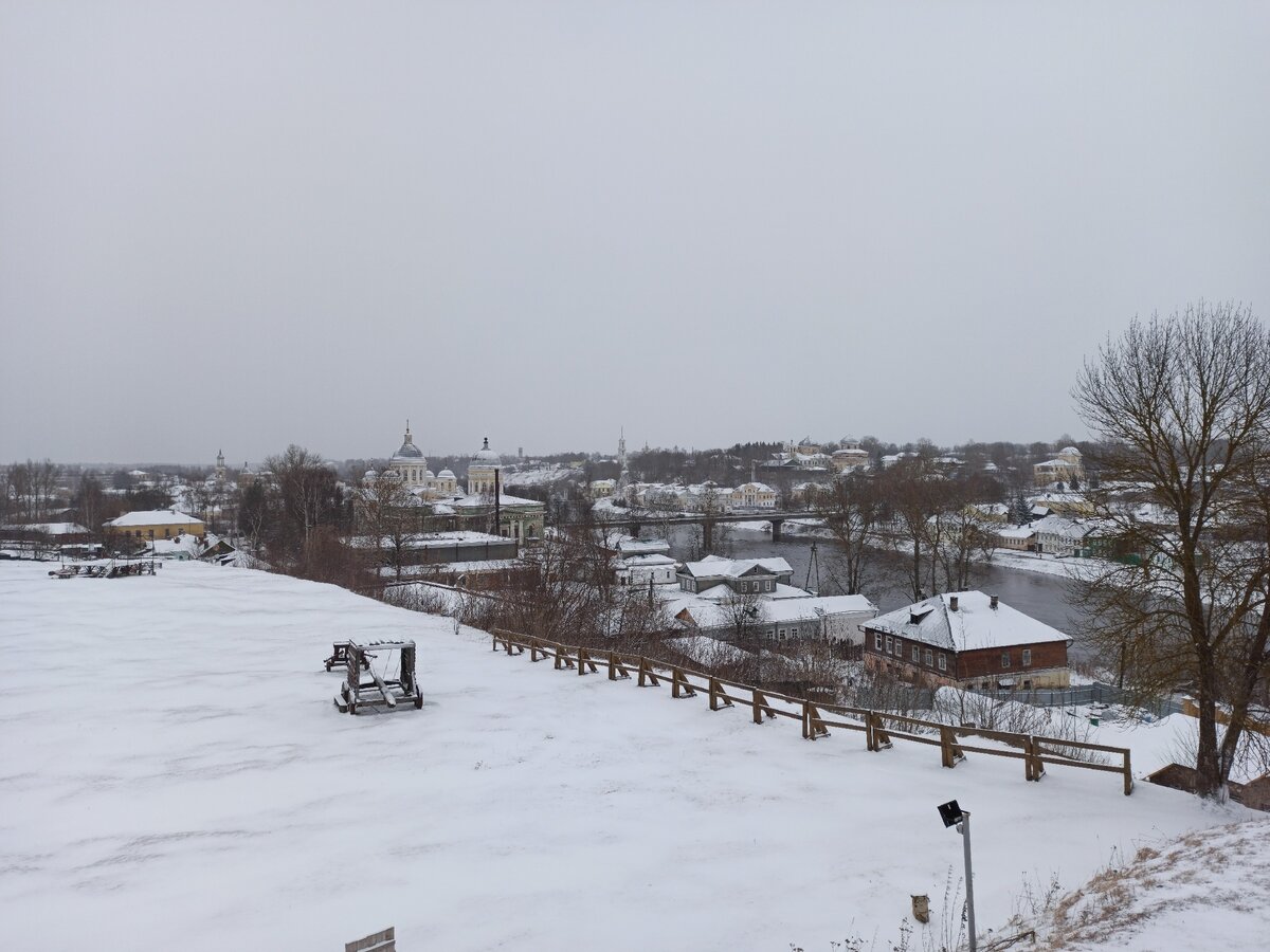 Вид на Новоторжский кремль со смотровой площадки