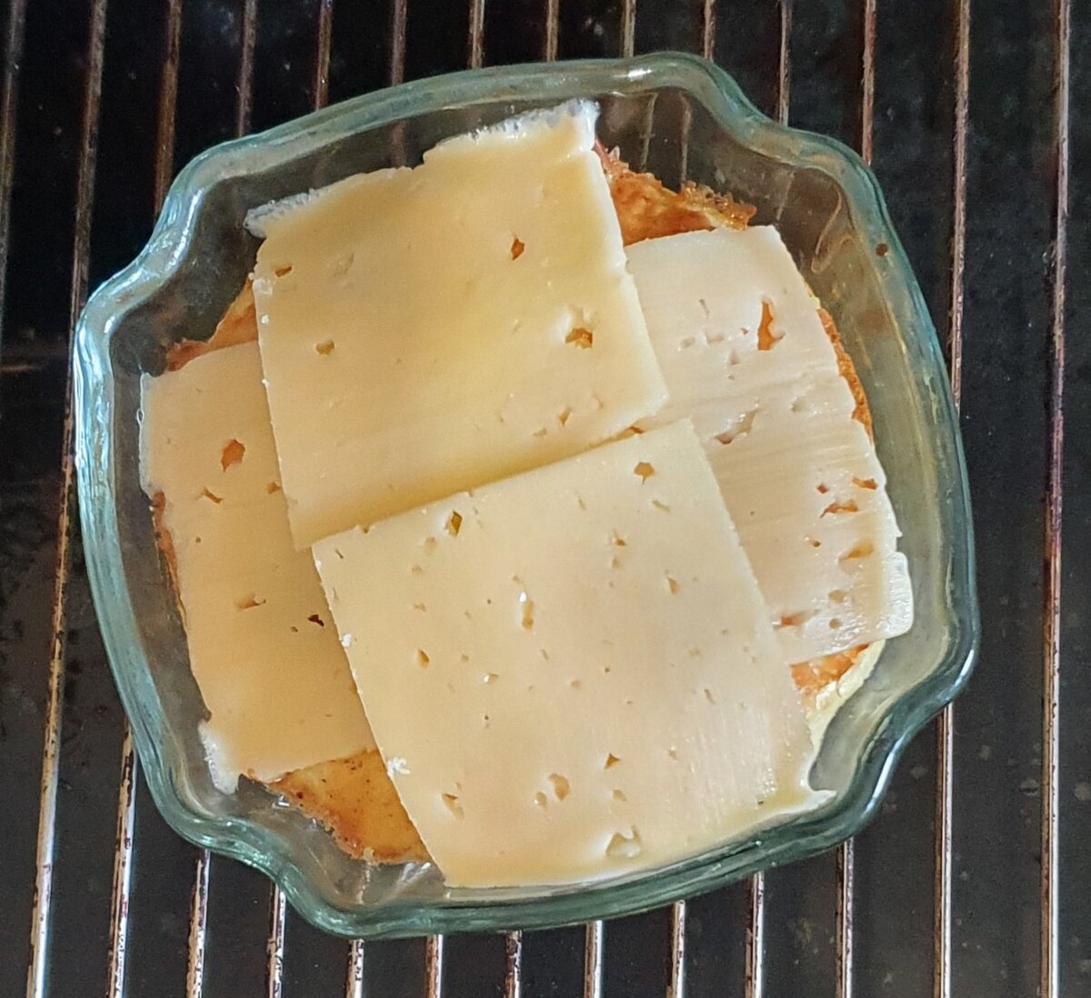 Пышный омлет с сыром в духовке – тает во рту