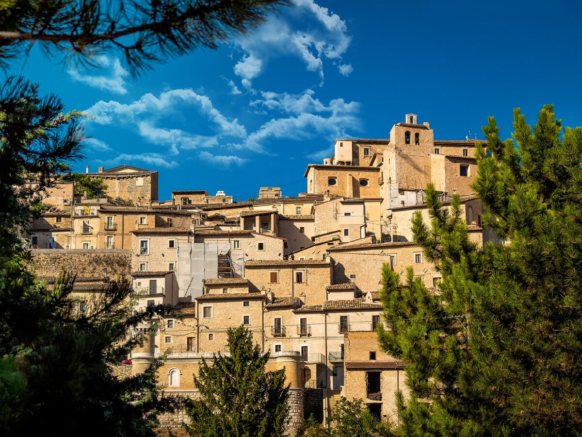 Изначально эта технология строительства была придумана в жарких странах