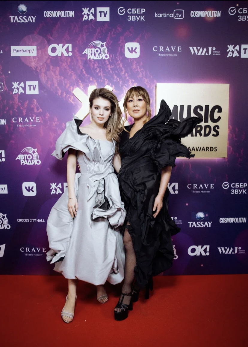 Люся Чеботина и Анита Цой на премии «Жара-2021»
