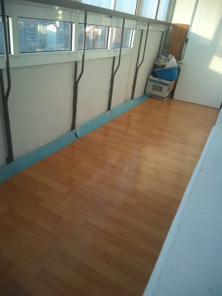 Постелил паркет,с краев остались зазоры,но я придумал как их закрыть