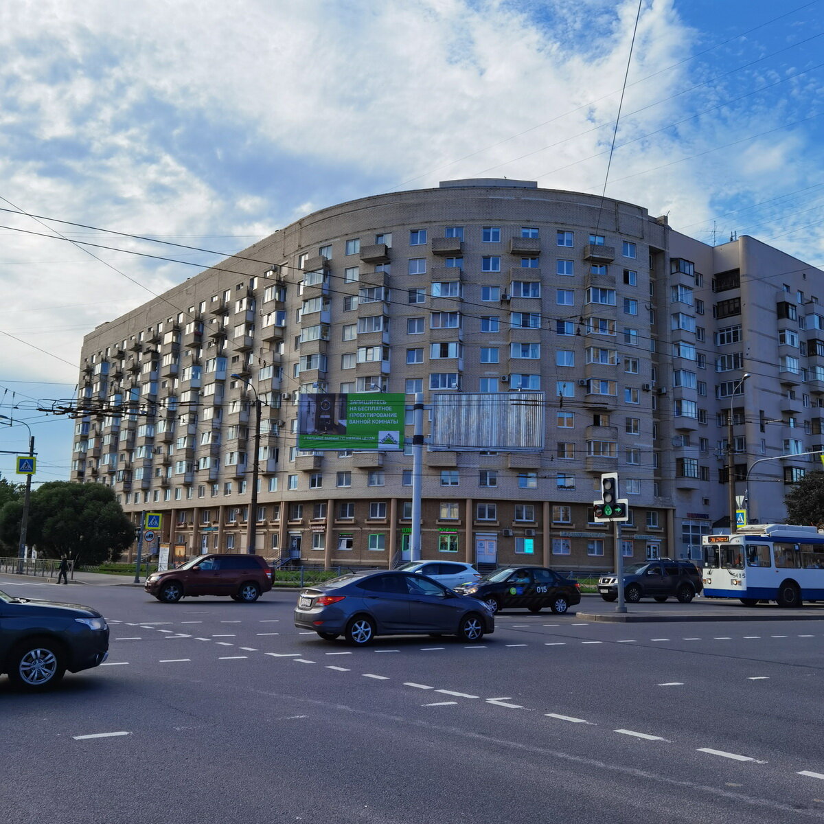 Угол Гражданского проспекта и проспекта Непокоренных.