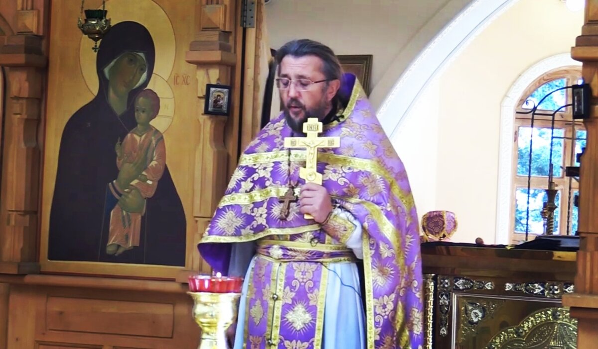 Игорь Сильченков — иерей, проповедник, просветитель, миссионер, настоятель Храма Покрова Пресвятой Богородицы (с. Рыбачье, г. Алушта). 