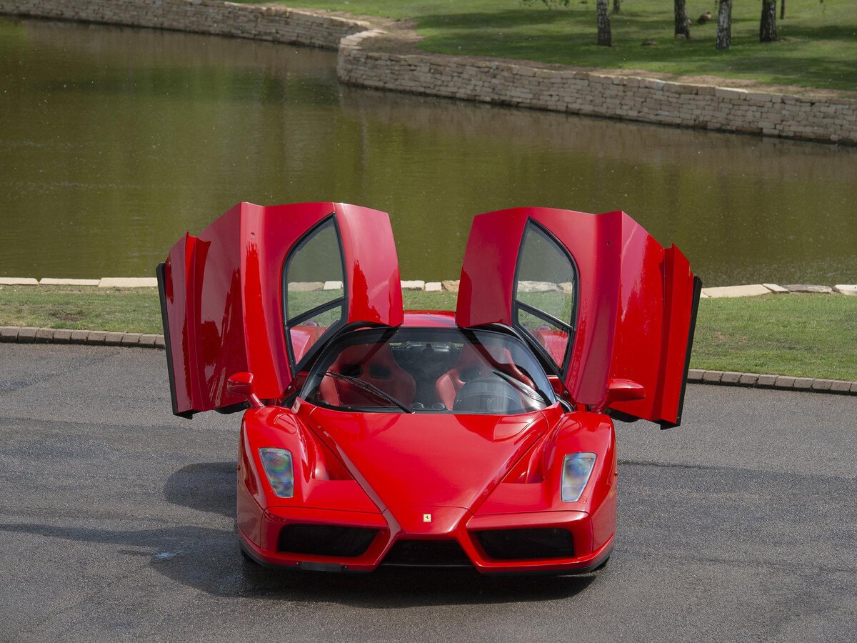 Ferrari Enzo Red сзади