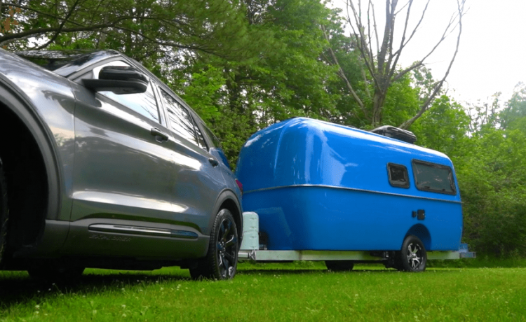 Туристический прицеп Cortes с массой 816 кг представляет собой легкий прицеп, буксируемый различными транспортными средствами.