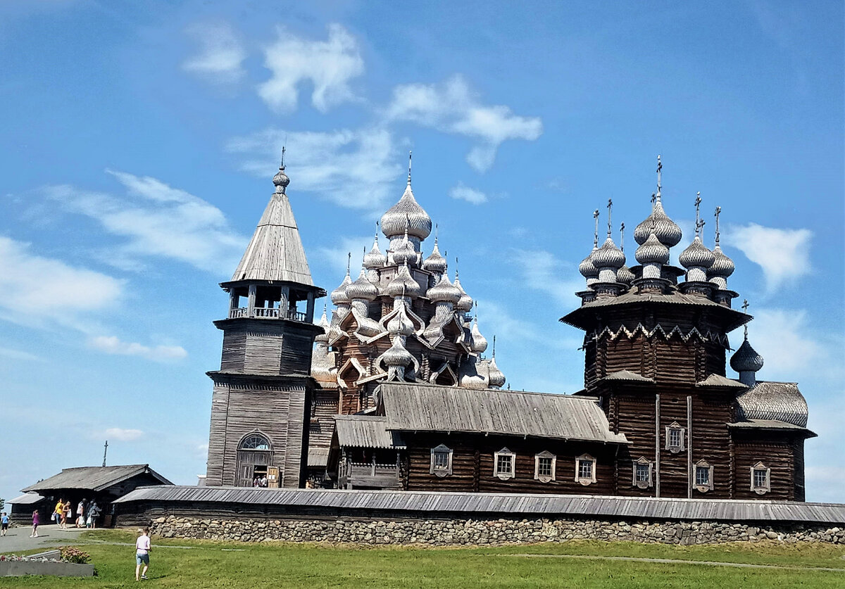 Заповедник кижи где находится. Архитектурный ансамбль Кижского погоста. Кижи ЮНЕСКО. Кижи объект Всемирного наследия. Погост Кижи всемирное наследие.