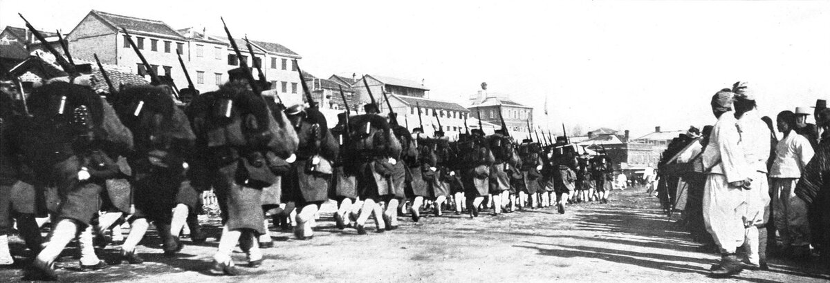 Японские войска входят в Сеул