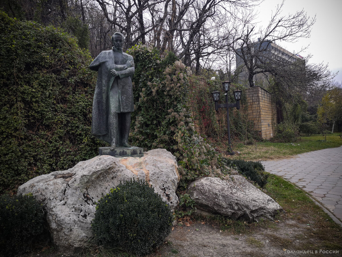 Лермонтов тут важный человек города, даже памятник есть. Фото: из личного архива