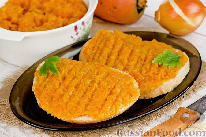 лук репчатый, морковь, яблоко, вода, масло растительное, соль, лавровый лист