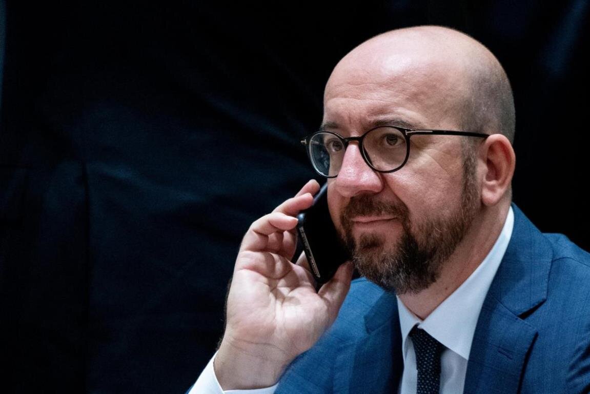 Как-то так довольный Мишель разговаривал с Алиевым и Пашиняном. Фото из откр. источников