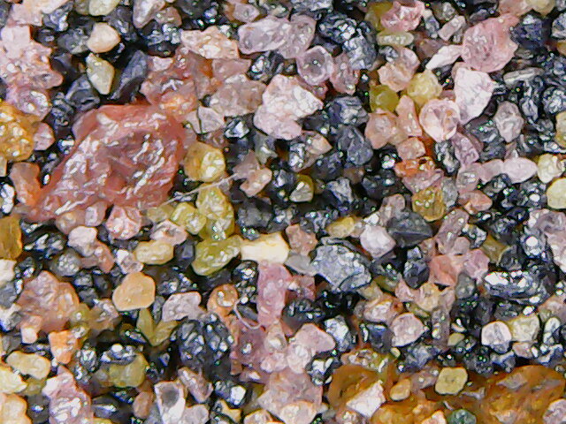 Не хватает только минералов синих цветов, а так почти все цвета.