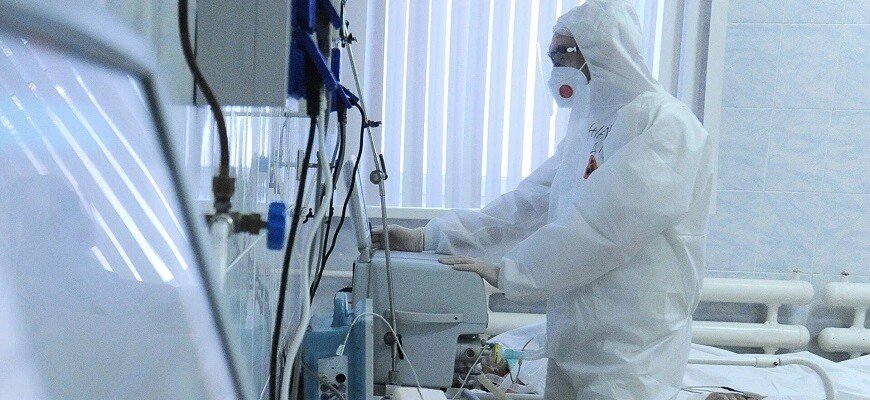 Врач в палате интенсивной терапии для больных коронавирусом, © Алексей Сухоруков / РИА Новости