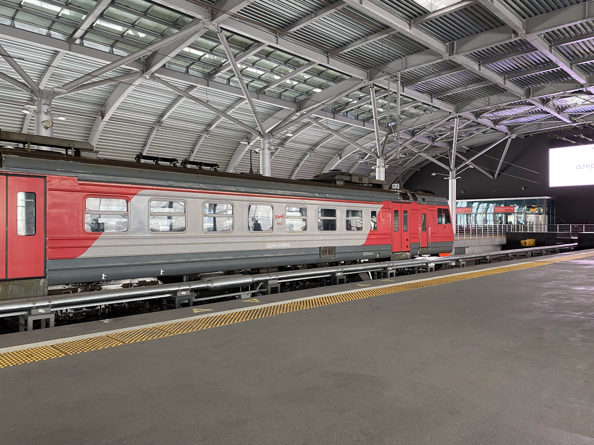 На выходе из здания "Домодедово". 