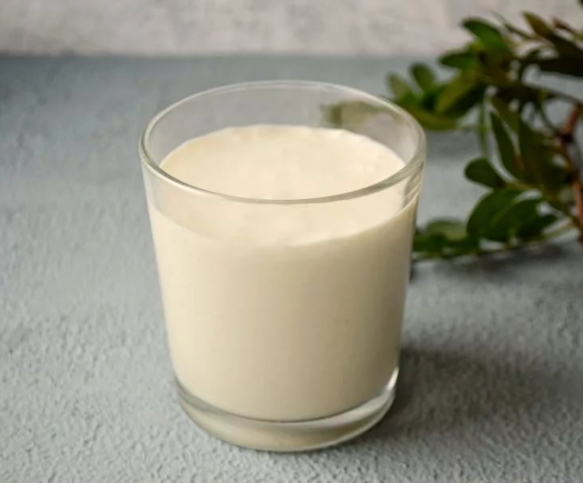 манка в стакане. 1 5 стакана кефира. красивый кефир. стакан кефира стакан кипятка. стакан кефира.