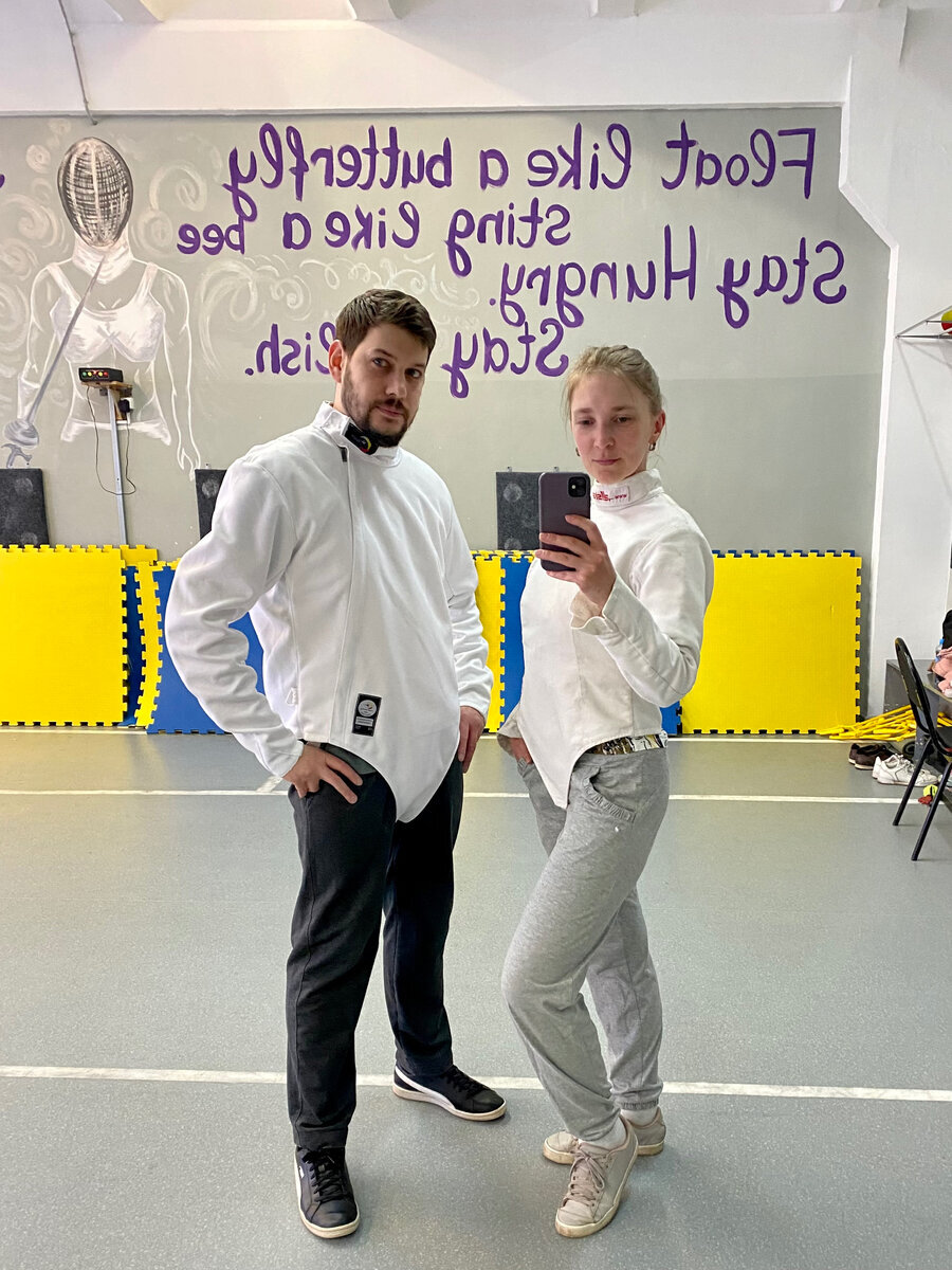 Ах вот для чего нужно зеркало! Смотреть на себя было забавно :)