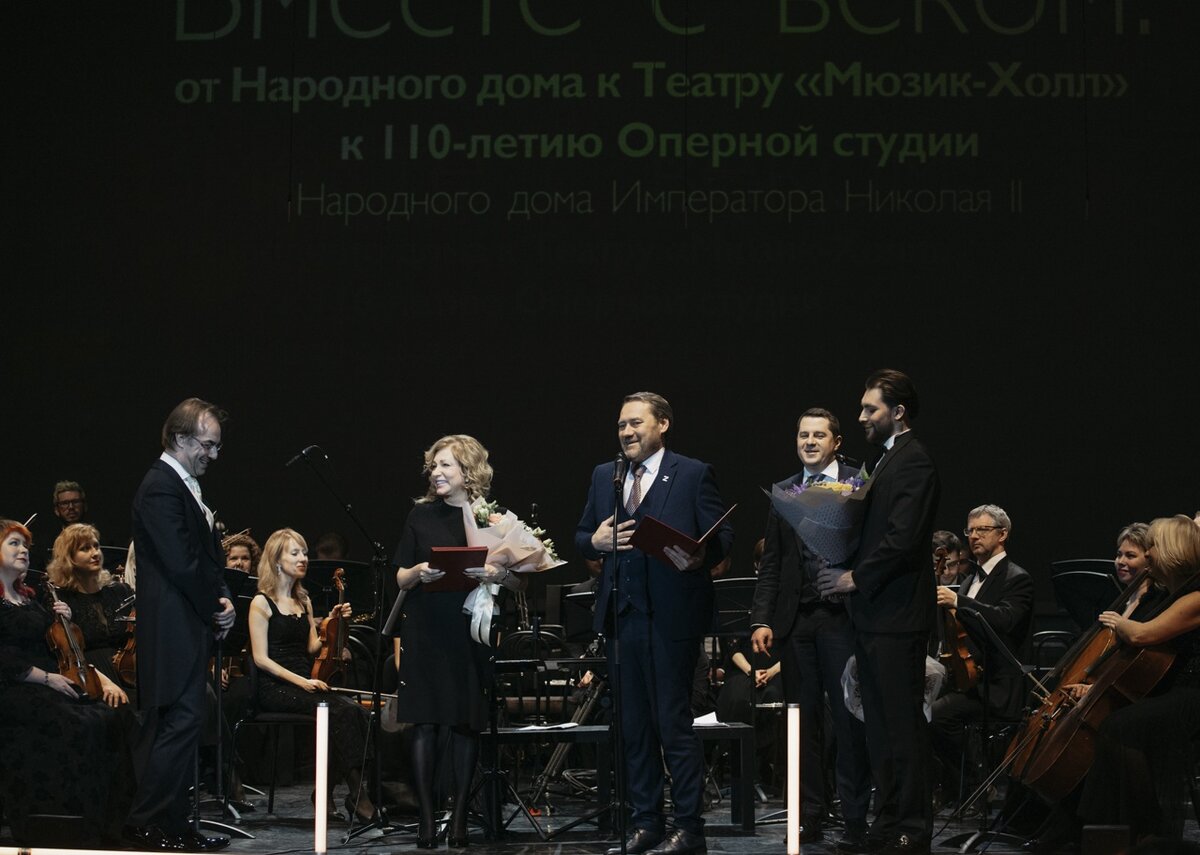 фото с официального сайта театра "Мюзик-Холл"