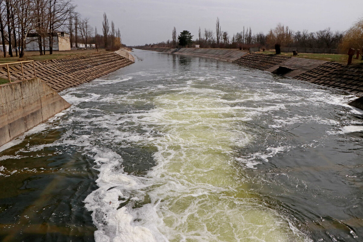 Днепровские воды текут в Крым