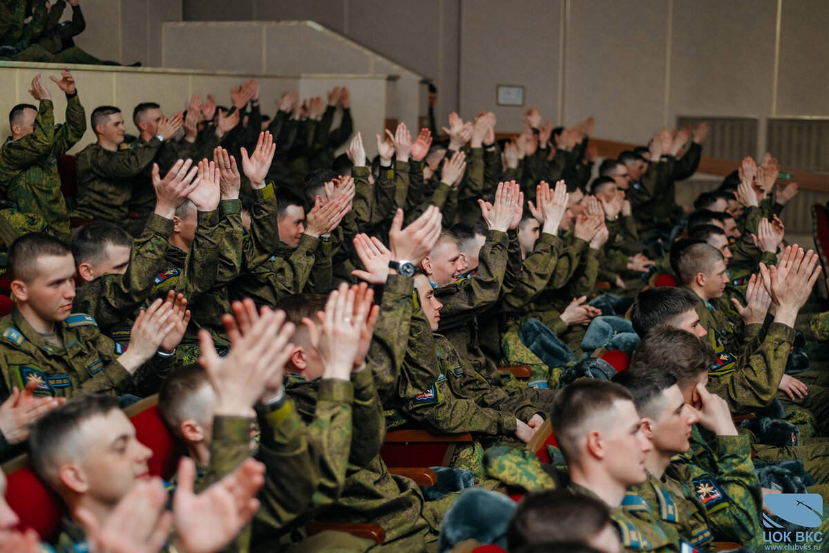 В подмосковном Калининце творческая группа ЦОК ВКС выступила для участников Парада Победы на Красной площади