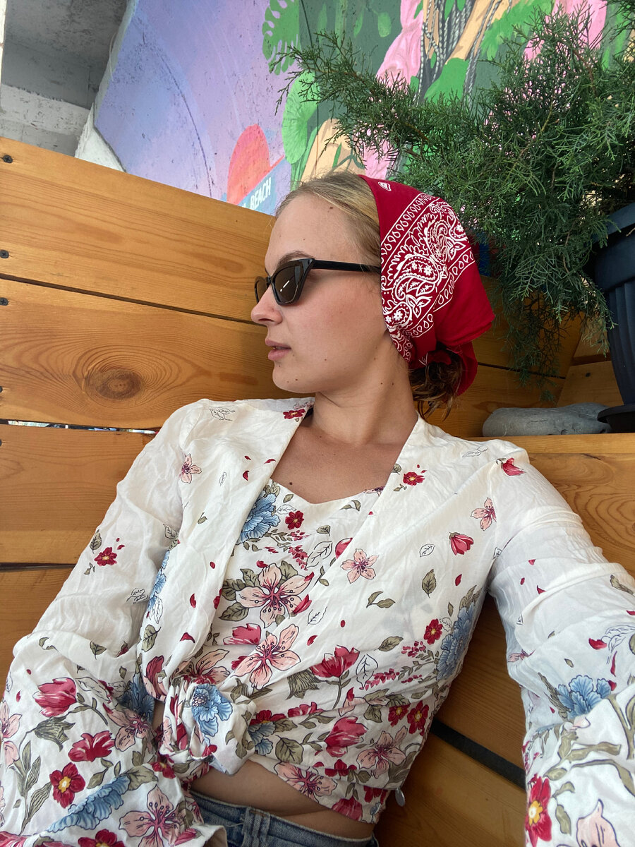 Эти топ с накидкой так же куплены в секонде. 