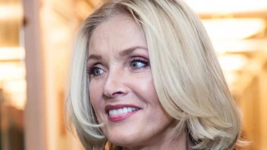 Лайма Вайкуле завершила выступление на сцене неоднозначным жестом - вынесла флаг Украины. Фото: Instagram* (соцсеть запрещена в РФ)