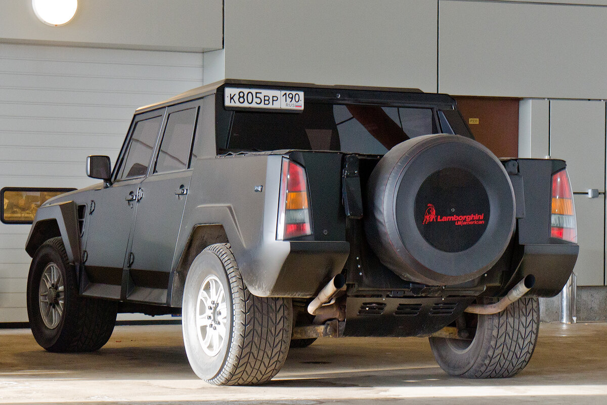 Внедорожник Lamborghini lm2