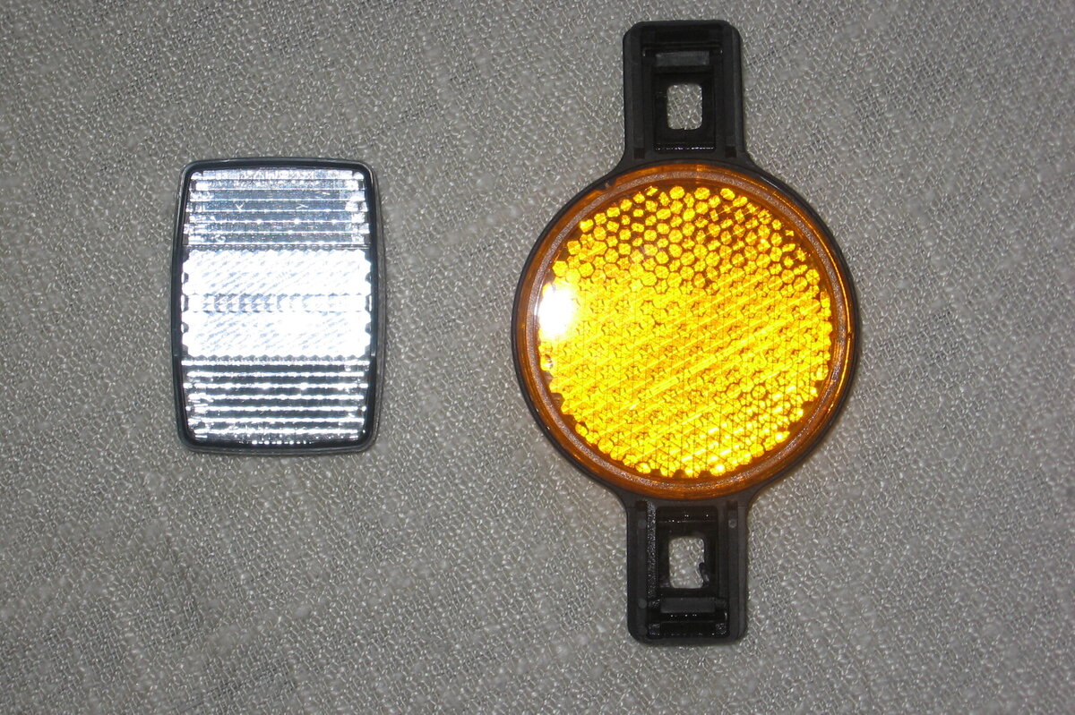     Почему велосипедные катафоты светятся в темноте: все дело в физике