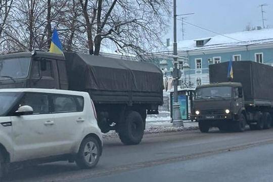    Власти Твери объяснили появление на улицах военной техники с украинскими флагами