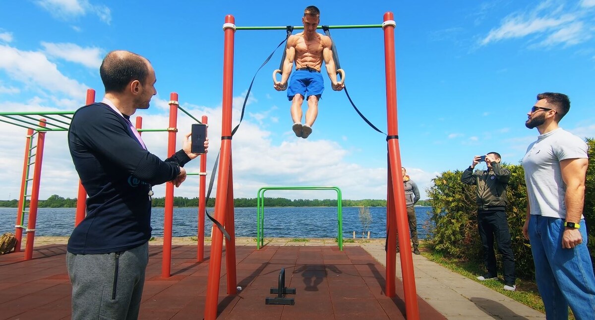 Рекорд Гиннесса по выходам на кольцах.